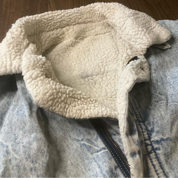Vintage distressed oversized Sherpa lined denim jacket - Picture 7 of 15